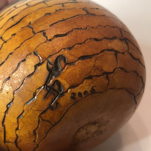 Artisan Carved Hand Painted Gourd Brick and Pansies Signed SLA 2005 - Picture 4 of 6